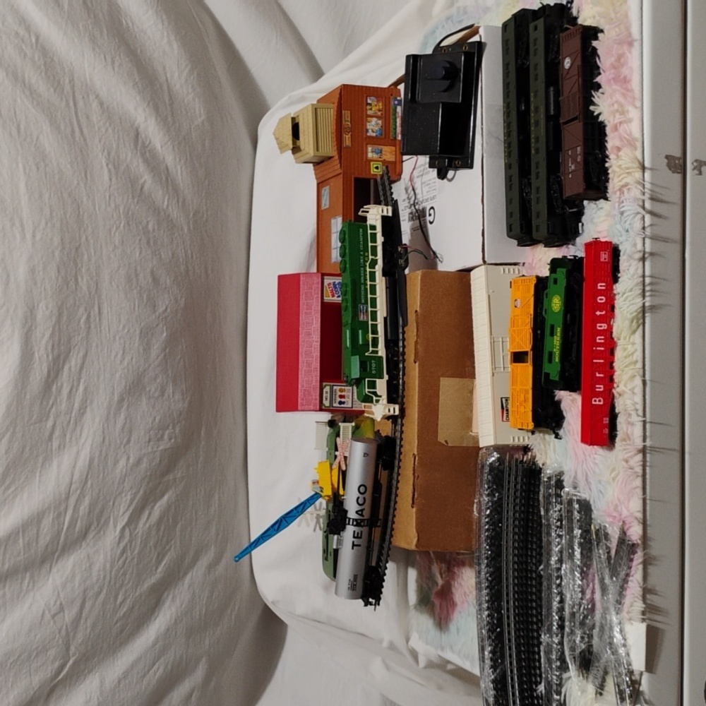 Vintage Train Set W Various Cars & Old Pieces Mixed Bundle #A4 CRATE
